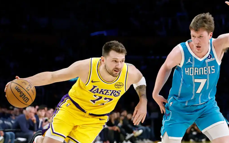 500万网彩票-惨败黄蜂18分,湖人5战4负排西部第5,东契奇空砍39分,老詹29+9