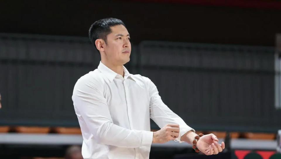 500万网彩票-29分惨败!北控防守倒数+张庆鹏弃用八年老臣,将帅不合摆上台面